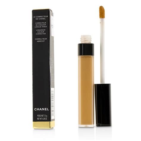 le correcteur de chanel colour corrector.